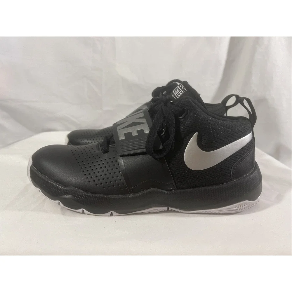 Nike Team Hustle D8 881941-001 Black Basketball Shoes Sneakers Size 5.5Y Women 7